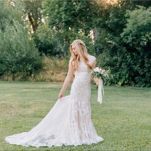 Size 4 lace fitted wedding dress